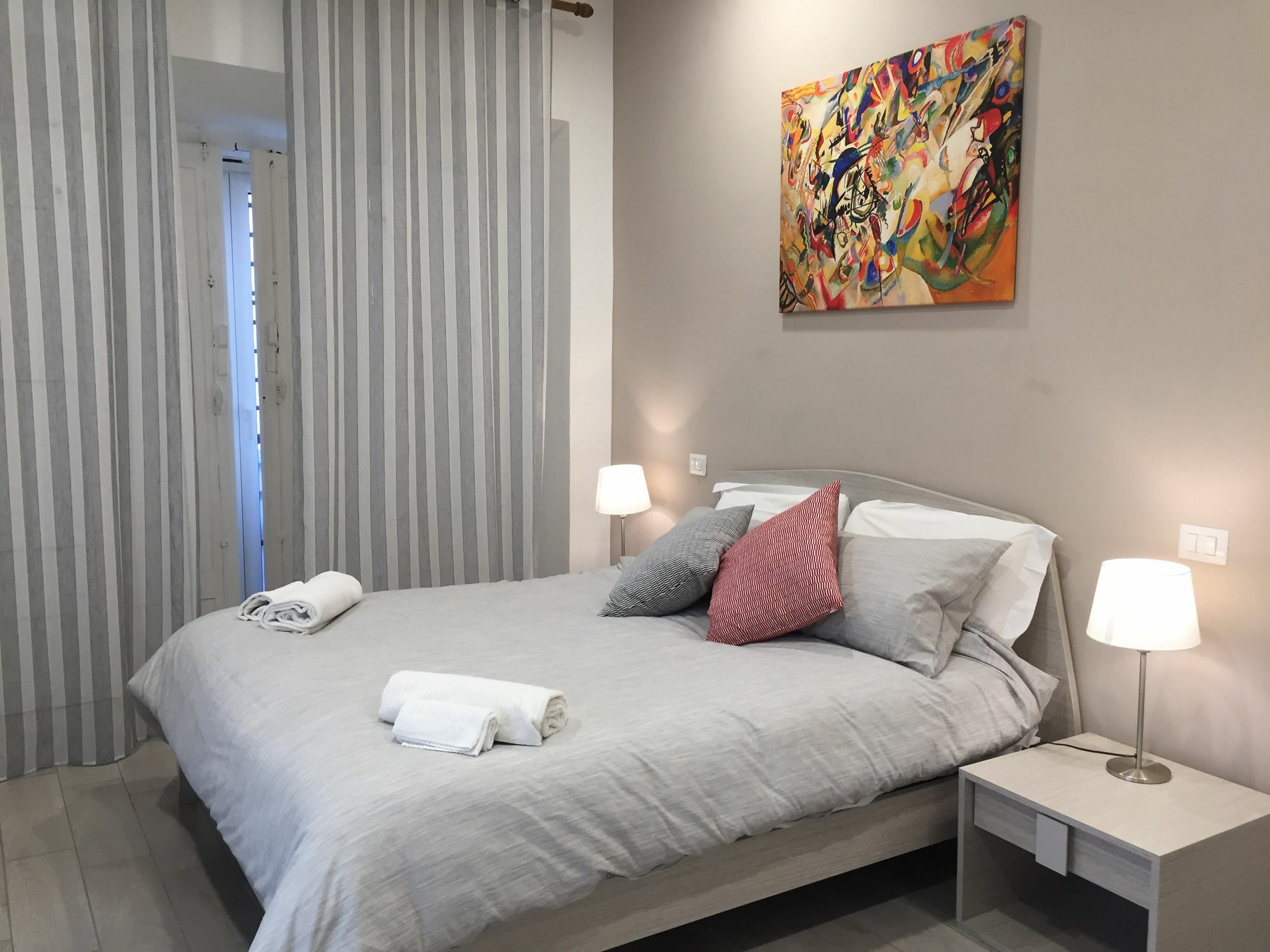 Bovio Square Xiv 2* Neapel